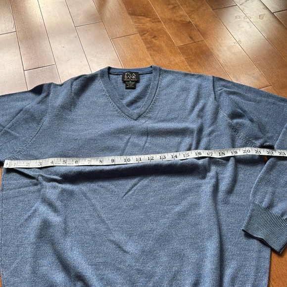 NWOT Jos A Bank Blue Merino Wool Sweater in Medium - Picture 2 of 4